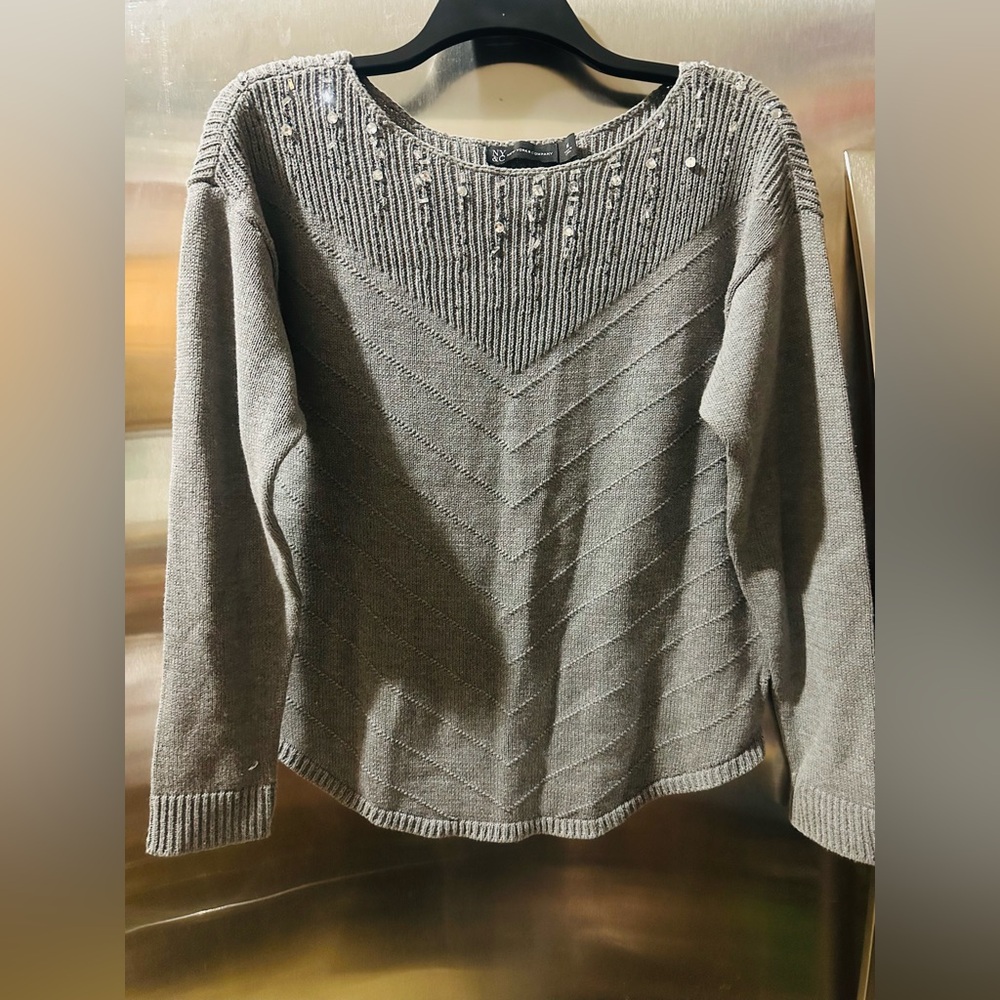 New York & Company✨🩶🤍Gray Embellished Sweater